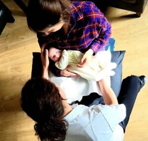 Osteopathic assessment of a baby with parent present